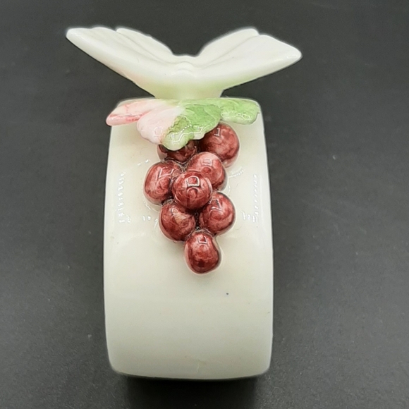 Vintage Napkin Ring Holders Butterfly & Grapes Set of 4 Bone China Japan - Picture 7 of 8